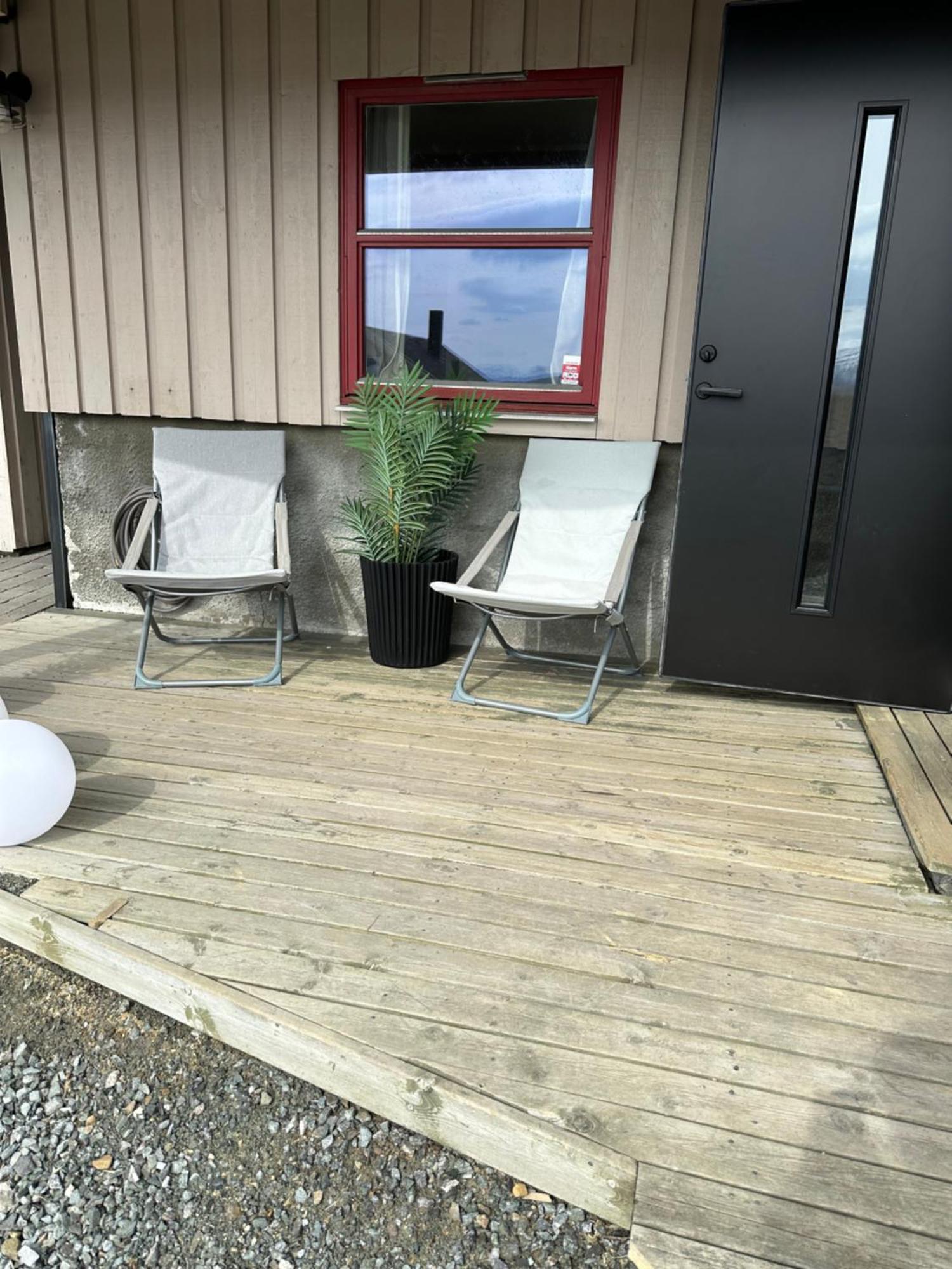 Koselig Naer Bussholdeplass Og Natur. * Tromso